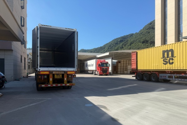 Pre-Holiday Shipment Update: Smooth Handling of 80 Containers (raw materials for paper cups ) in 5 Days
